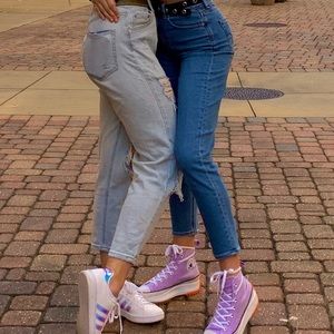 AMERICAN EAGLE STRETCH MOM JEANS SZ 2